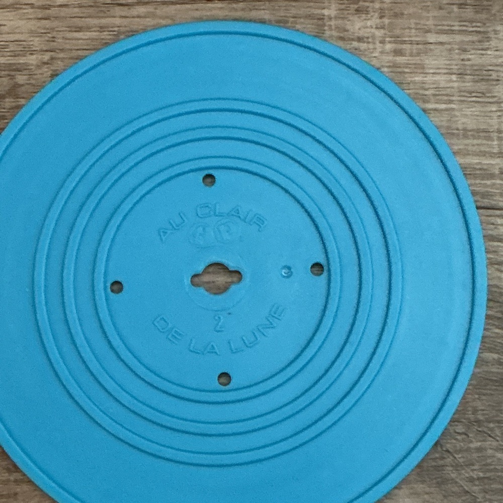 Fisher-Price Red and Blue Music Box Player and record - 2014 - Picture 8 of 11